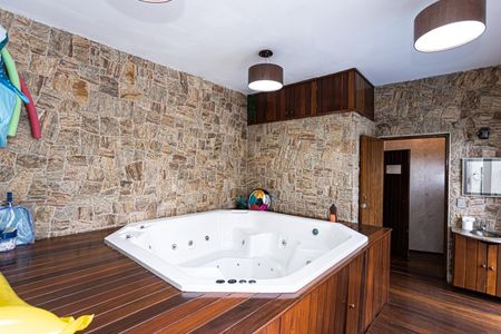 Casa para alugar com 250m², 3 quartos e 4 vagas Casa para alugar com 250m², 3 quartos e 4 vagasHidromassagem