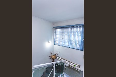 Casa para alugar com 250m², 3 quartos e 4 vagas Casa para alugar com 250m², 3 quartos e 4 vagasEscada