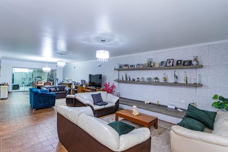 Casa para alugar com 250m², 3 quartos e 4 vagas Casa para alugar com 250m², 3 quartos e 4 vagasSala