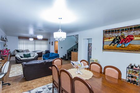 Casa para alugar com 250m², 3 quartos e 4 vagas Casa para alugar com 250m², 3 quartos e 4 vagasSala