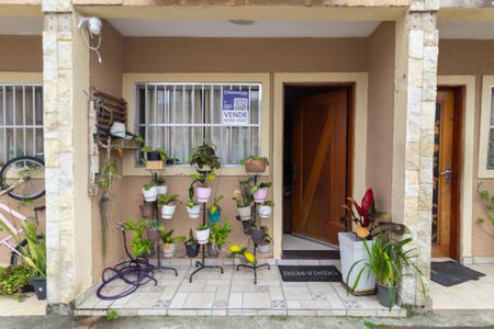 Casa de condomínio à venda com 65m², 2 quartos e 1 vagaFachada