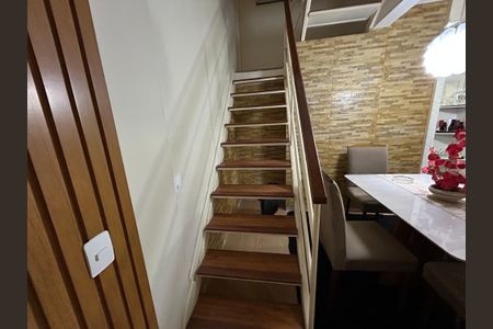 Casa à venda com 124m², 3 quartos e 1 vagaEscada