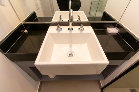 Banheiro de kitnet/studio para alugar com 1 quarto, 20m² em Santo Amaro, São Paulo