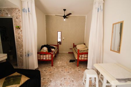 Sala de kitnet/studio para alugar com 1 quarto, 30m² em Canto do Forte, Praia Grande