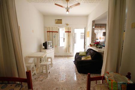 Sala de kitnet/studio para alugar com 1 quarto, 30m² em Canto do Forte, Praia Grande