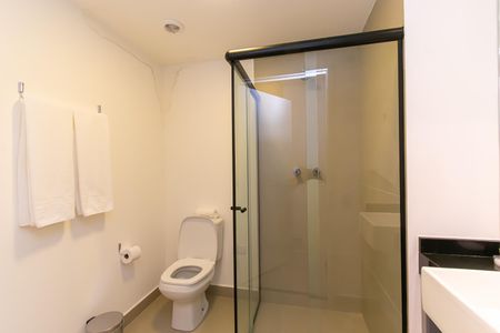 Banheiro de kitnet/studio para alugar com 1 quarto, 20m² em Santo Amaro, São Paulo