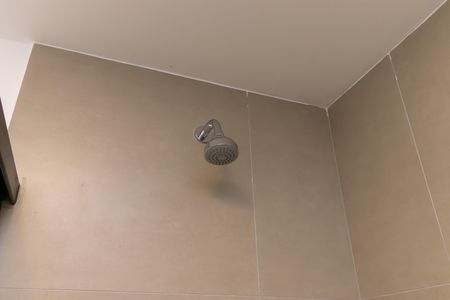 Banheiro de kitnet/studio para alugar com 1 quarto, 20m² em Santo Amaro, São Paulo