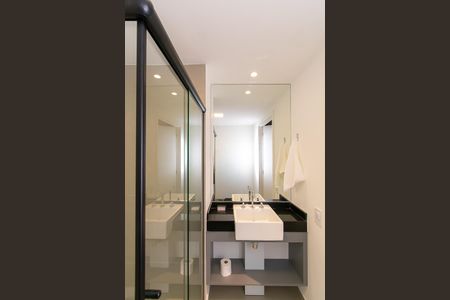 Banheiro de kitnet/studio para alugar com 1 quarto, 20m² em Santo Amaro, São Paulo