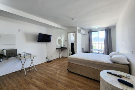 Sala - Quarto de kitnet/studio para alugar com 1 quarto, 36m² em Santo Cristo, Rio de Janeiro