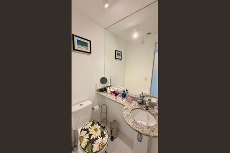 Apartamento à venda com 231m², 3 quartos e 3 vagasBanheiro 4