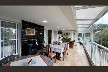 Apartamento à venda com 231m², 3 quartos e 3 vagasVaranda 5