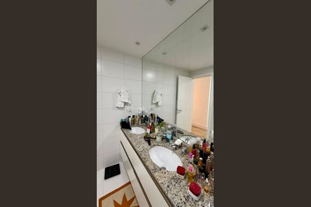 Apartamento à venda com 231m², 3 quartos e 3 vagasBanheiro 1