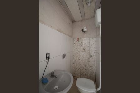 Banheiro de kitnet/studio para alugar com 1 quarto, 23m² em Tupi B, Belo Horizonte