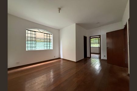 Casa para alugar com 4 quartos, 300m² em Caiçaras, Belo Horizonte