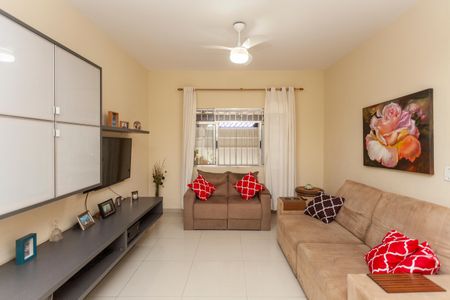 Casa à venda com 160m², 3 quartos e 2 vagasSala