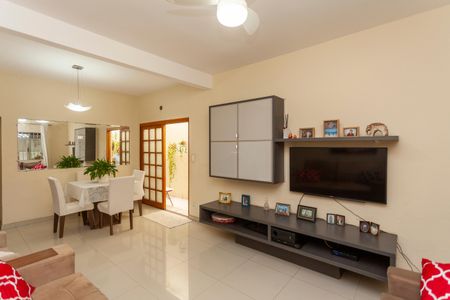 Casa à venda com 160m², 3 quartos e 2 vagasSala