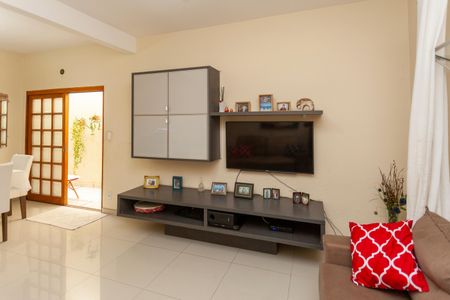 Casa à venda com 160m², 3 quartos e 2 vagasSala