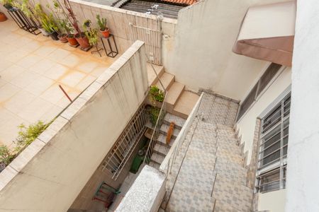Casa à venda com 160m², 3 quartos e 2 vagasEscada Área de Serviço