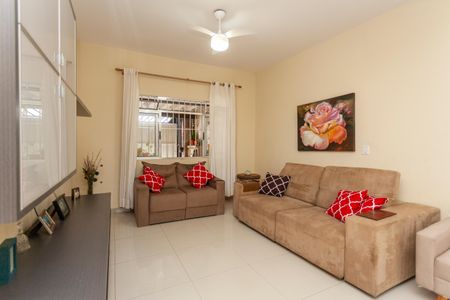 Casa à venda com 160m², 3 quartos e 2 vagasSala