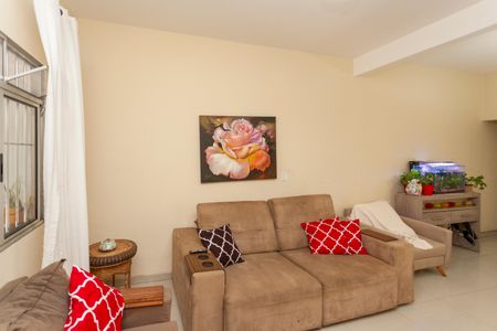 Casa à venda com 160m², 3 quartos e 2 vagasSala