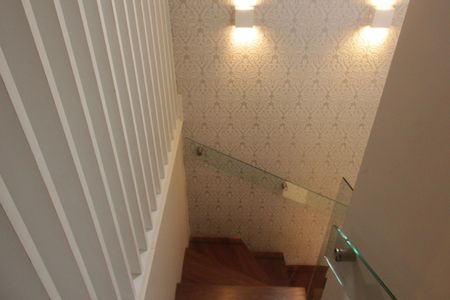 Escada de apartamento para alugar com 3 quartos, 340m² em Vila Matias, Santos