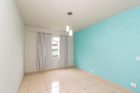 Sala de apartamento para alugar com 2 quartos, 70m² em Brás de Pina, Rio de Janeiro