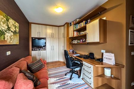 Casa à venda com 254m², 5 quartos e 3 vagas Casa à venda com 254m², 5 quartos e 3 vagasEscritório