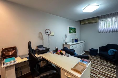 Casa à venda com 254m², 5 quartos e 3 vagas Casa à venda com 254m², 5 quartos e 3 vagasSala 1 - Consultório