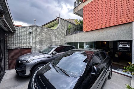 Casa à venda com 254m², 5 quartos e 3 vagas Casa à venda com 254m², 5 quartos e 3 vagasGaragem