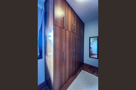 Casa à venda com 254m², 5 quartos e 3 vagas Casa à venda com 254m², 5 quartos e 3 vagasCloset da suíte