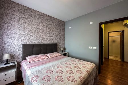 Casa à venda com 254m², 5 quartos e 3 vagas Casa à venda com 254m², 5 quartos e 3 vagasQuarto