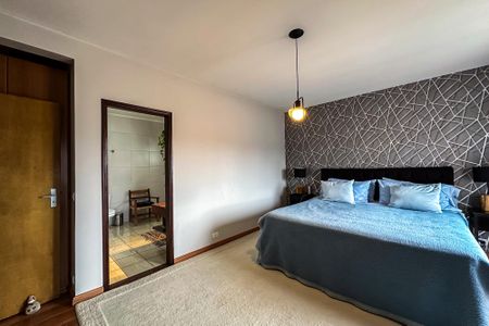 Casa à venda com 254m², 5 quartos e 3 vagas Casa à venda com 254m², 5 quartos e 3 vagasSuíte