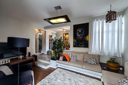 Casa à venda com 254m², 5 quartos e 3 vagas Casa à venda com 254m², 5 quartos e 3 vagasSala