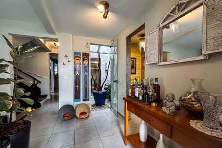 Casa à venda com 254m², 5 quartos e 3 vagas Casa à venda com 254m², 5 quartos e 3 vagasSala