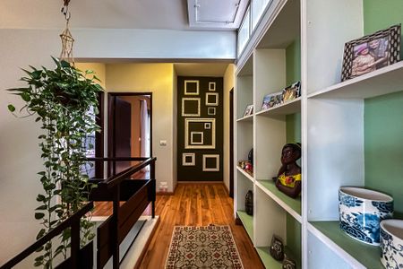 Casa à venda com 254m², 5 quartos e 3 vagas Casa à venda com 254m², 5 quartos e 3 vagasHall