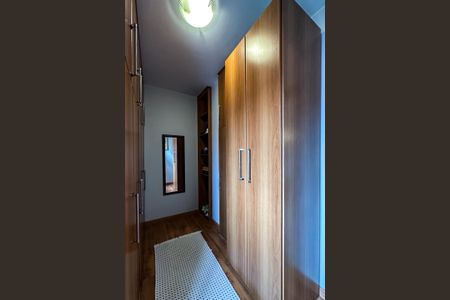 Casa à venda com 254m², 5 quartos e 3 vagas Casa à venda com 254m², 5 quartos e 3 vagasCloset da suíte