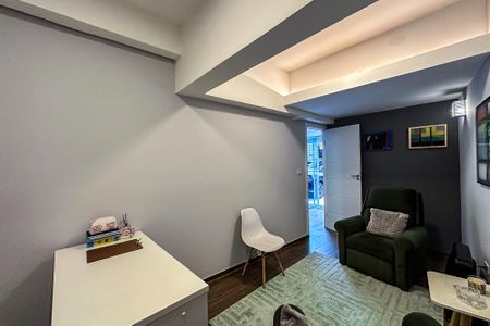 Casa à venda com 254m², 5 quartos e 3 vagas Casa à venda com 254m², 5 quartos e 3 vagasSala 2 - Consultório