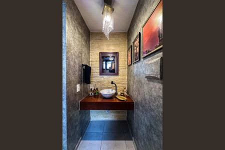 Casa à venda com 254m², 5 quartos e 3 vagas Casa à venda com 254m², 5 quartos e 3 vagasLavabo