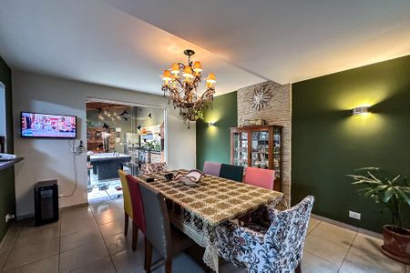 Casa à venda com 254m², 5 quartos e 3 vagas Casa à venda com 254m², 5 quartos e 3 vagasSala de Jantar