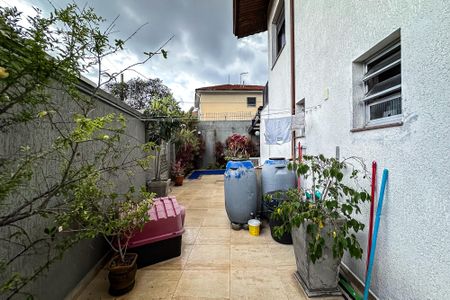 Casa à venda com 254m², 5 quartos e 3 vagas Casa à venda com 254m², 5 quartos e 3 vagasQuintal