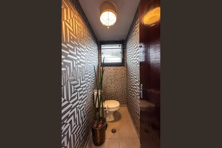 Casa à venda com 254m², 5 quartos e 3 vagas Casa à venda com 254m², 5 quartos e 3 vagasLavabo