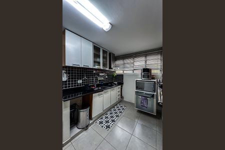 Casa à venda com 254m², 5 quartos e 3 vagas Casa à venda com 254m², 5 quartos e 3 vagasCozinha