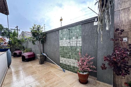 Casa à venda com 254m², 5 quartos e 3 vagas Casa à venda com 254m², 5 quartos e 3 vagasQuintal