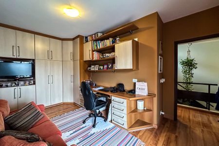 Casa à venda com 254m², 5 quartos e 3 vagas Casa à venda com 254m², 5 quartos e 3 vagasEscritório