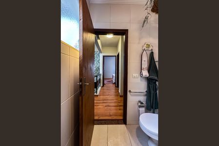 Casa à venda com 254m², 5 quartos e 3 vagas Casa à venda com 254m², 5 quartos e 3 vagasBanheiro