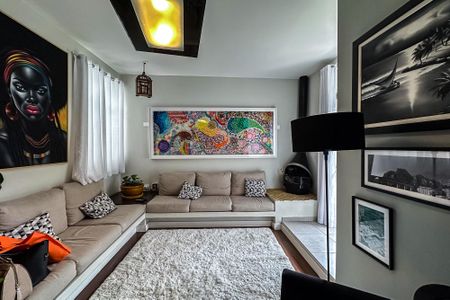 Sala de casa à venda com 5 quartos, 254m² em Vila Bertioga, São Paulo