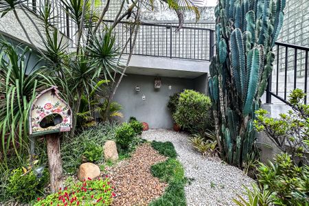 Casa à venda com 254m², 5 quartos e 3 vagas Casa à venda com 254m², 5 quartos e 3 vagasJardim