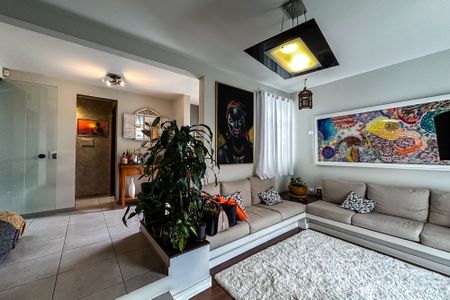 Casa à venda com 254m², 5 quartos e 3 vagas Casa à venda com 254m², 5 quartos e 3 vagasSala