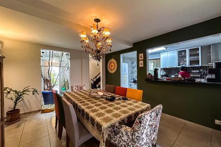 Casa à venda com 254m², 5 quartos e 3 vagas Casa à venda com 254m², 5 quartos e 3 vagasSala de Jantar