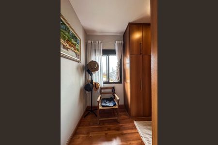 Casa à venda com 254m², 5 quartos e 3 vagas Casa à venda com 254m², 5 quartos e 3 vagasCloset da suíte